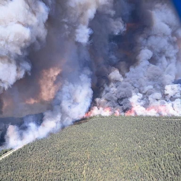 Fire situation eases slightly, but risks remain as more than 400 wildfires still burn